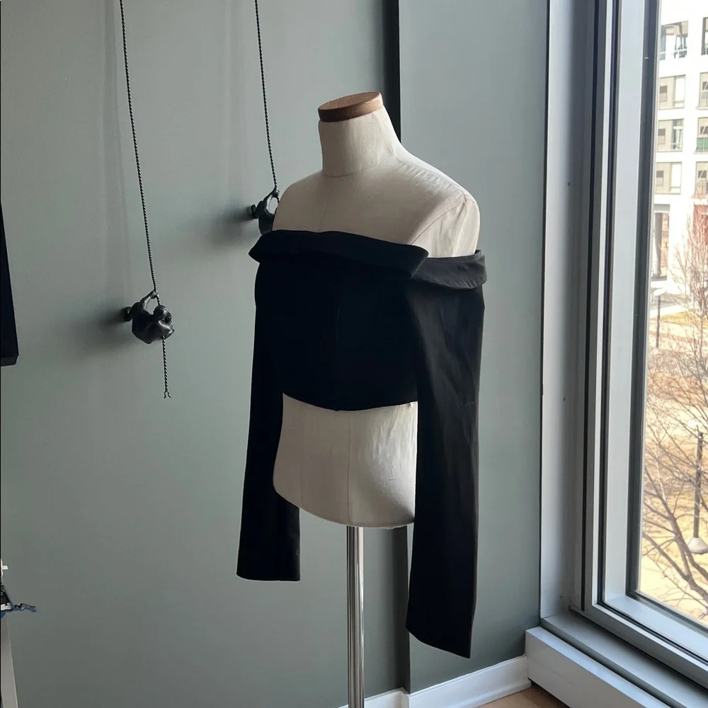 New Cult Gaia Valia Off Shoulder Crop Top in Black Size 6 - Picture 4 of 7